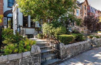 Luxe 2BD2BA Townhouse in Hip Area - Near Metro - Photo 17