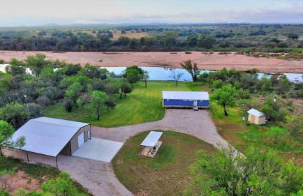 Amazing Glamping Vacations in this Riverside Cottage in Llano, Texas - Foto 13