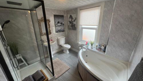 Holywell Apartment - Luxury One Bedroom Apartment - Foto 4, Shower