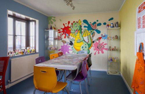 Space for 8, by the Beach with Pool and Entertainment - Foto 36