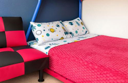 Entire Home 3BR Hidden Gem Getaway with Level 2 EV Charger, Central Location - Foto 32