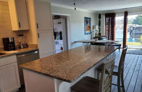 3 Bed, 2 Bath, Waterfront, Dock, Large Driveway - Foto 30