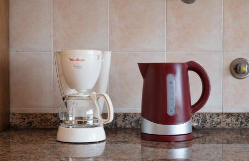 KING SIZE Bed with Air Conditioning near the BEACH & FREE Street Parking - Foto 34