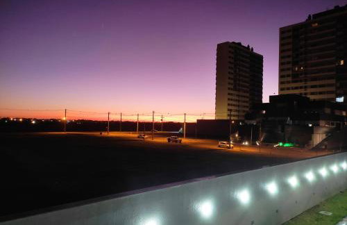 Studio Estiloso - Garagem Grátis - ao lado do Shopping Pelotas - Foto 42