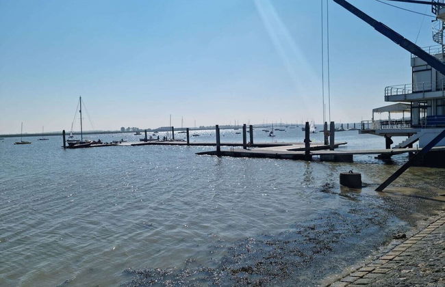 360 Serviced Accommodations - Waterfront Retreat - Modern Apartment - Foto 24