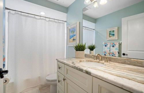 5* 3 BR 3 BA Home 4 min walk to beach & JW Marriott w/heated pool - Foto 17