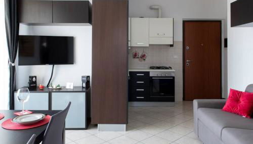 Bella Ciao Airport Apartment - Photo 5, stove, pet friendly