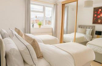 Kempston Home Sleeps 7-9 Long Stays Parking - Foto 10