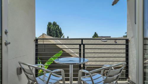 Modern 1-Bedroom Loft in Hollywood with Parking, WiFi & Hollywood Sign View - Foto 3