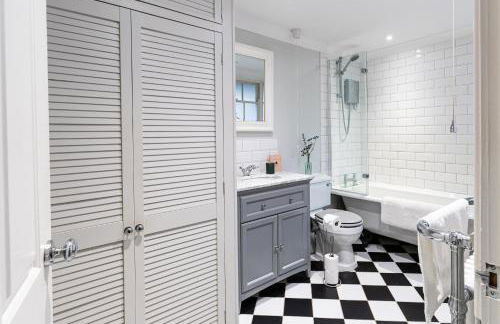 Central Stamford Apartment with private parking - Foto 9