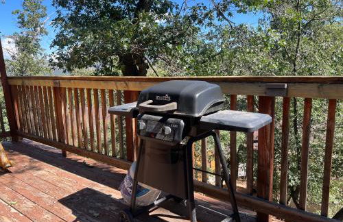 Rest N Relax Inn - Beautiful chalet-style cabin features dramatic forest and slope views! - Foto 22