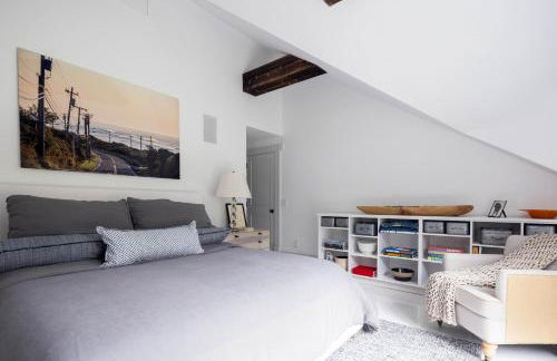 Bridgehaven Estate by Rove Travel - Luxe Home with Pool - Photo 17