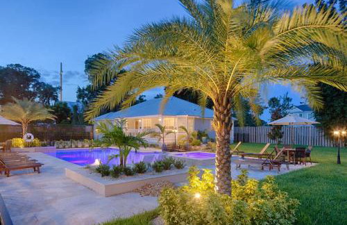 Quaint Cottage with Private Pool-Walk to Everything - Foto 29