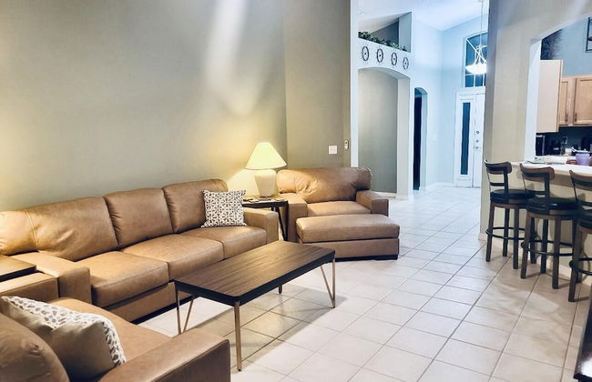 Amazing Vacation Home With Private Pool at Highland Reserve! - Photo 3