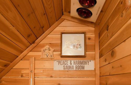 The Gem-3 Bedrooms! King, Full & Twin Beds, Sauna with Free Parking plus more - Foto 31