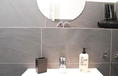 Marvel-Apartment - für Freunde & Familien, stadtnah, Parkplatz, E-Ladestation, Gitterbox für Fahrräder, Fitnessstudio, digitale Gästemappe mit Restaurant- und Unternehmenstipps - Foto 25