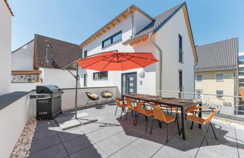 Golden Home with Barbecue, Yoga, Football Table - Photo 14