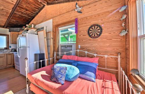 Oceanfront Sargent Beach Home with Dock! - Foto 9