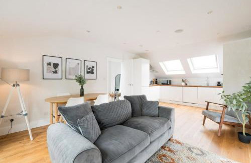 Contemporary 2 Bed Loft Honor Oak, London Apt - Photo 1