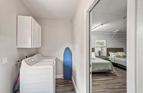 Oversized 4bed + Converted Bedroom, HEATED Pool + Hot Tub - Photo 7