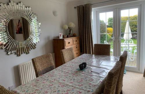 Lovekush Epsom Banstead Surrey. Views over London - Photo 30