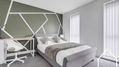 Beautiful 5 Bedroom Home in the City Centre with gated parking - Foto 1