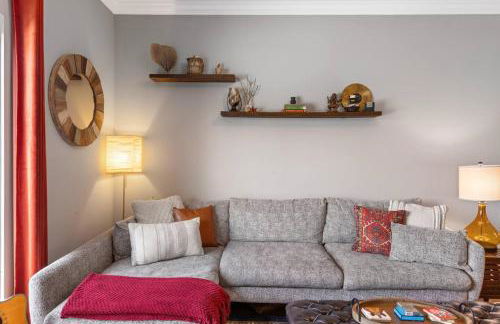 Only 4 Miles to Broadway with Free Parking and TVs in Bedrooms - Foto 19