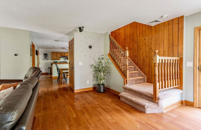 Family Fun Oasis Hot Tub Steam Room Pool Stream Firepit Games - Foto 38