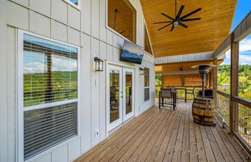 TN Whiskey Cabin- Lake and Mtn Views- Covered Deck- Game Room- Pool Table- Pets - Foto 10