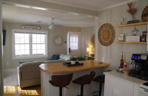 Waterfront, dock, Hot tub, kayaks, King Bedroom with amazing views, RELAXATION, 2 miles to the beach - Foto 33