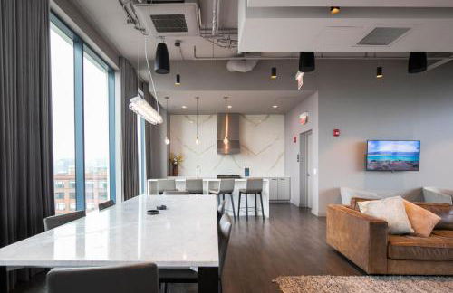 W Loop 2BR w Gym Pool in heart of Greektown CHI-561 - Foto 27