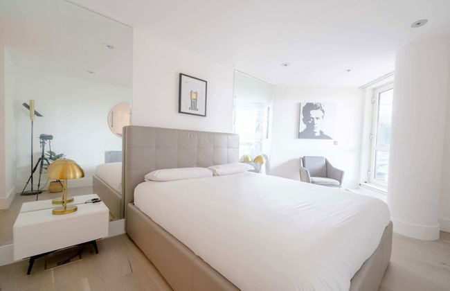 Central 2BD Flat w/ River View Balcony - Vauxhall! - Photo 1