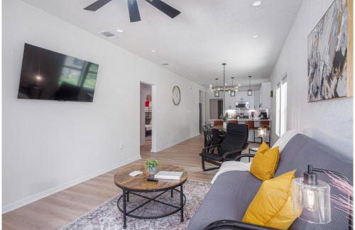 Vibrant 4BR3BA Oasis Near Happy Downtown - Foto 6