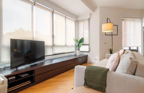 Muy Luminoso a 5 min del centro de Bilbao - Foto 6