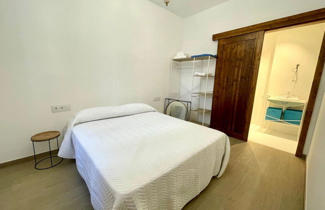 Los Angeles With 3 Bedrooms and 3 Bathrooms - Photo 9