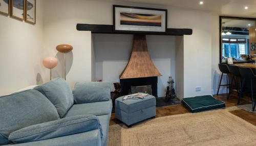 Riverside Manor - Photo 2