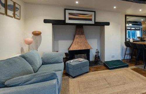 Riverside Manor - Photo 2