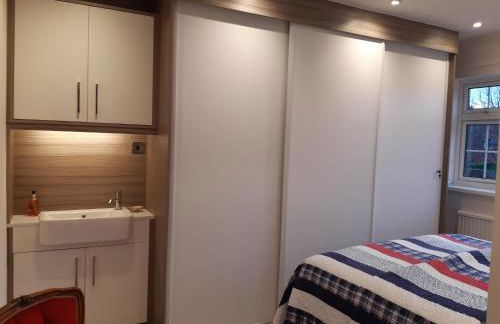 Smitten House 4 Bedroom RHYL - Photo 2