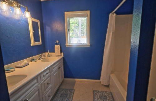 Paradise with a pool, pier and private beach area - Foto 27