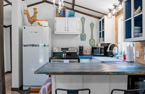 The Heartwood Hideaway-Charming Cabin Getaway-Trails, Creek, and Starry Nights - Foto 59