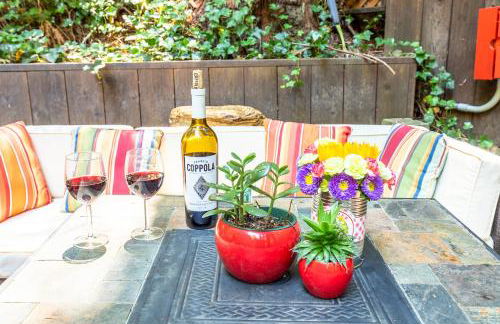 Vino Velo Retreat! Redwoods! Hot Tub!! Fire Table!! BBQ!! Game Room!! Fast WiFi!! Dog Friendly!! - Foto 5