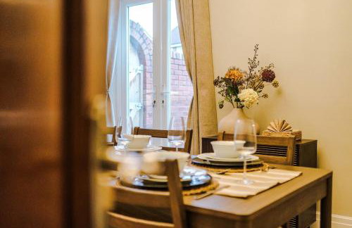 Cosy 3-Bed, Sleeps 5, Free Parking, Long and Short Stays - Photo 14