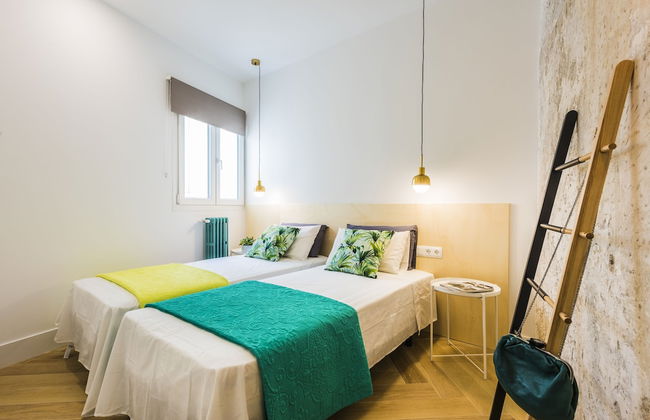 Be Mate Gran Vía Suites - Photo 15