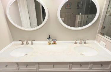 5 Mins from beach and has pool, hot tub, games, pet friendly - Foto 29