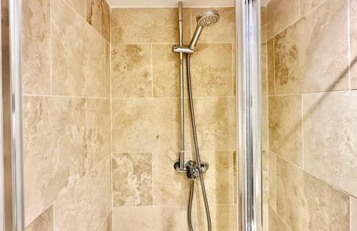 Montrose House - Photo 23