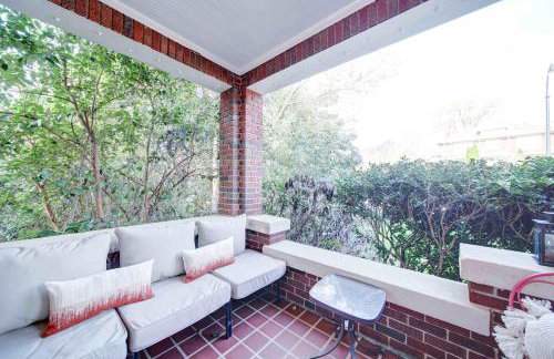 Retro 1BR in Elizabeth with Porch & Eclectic Design - Foto 36