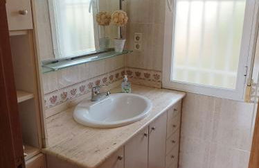 Chalet con gran jardin y piscina privada - Foto 10