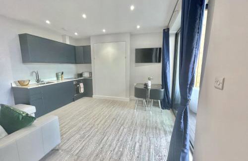 The Jungle Apartment - by Coastline Retreats - Jungle Themed Garden Apartment - Outdoor Bath - Next to Seafront - Childrens Toys - Superfast Wifi - Netflix - Disney - Foto 24