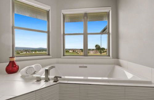 Luxury Home with Spectacular Rocky Mountain Views! - Foto 38