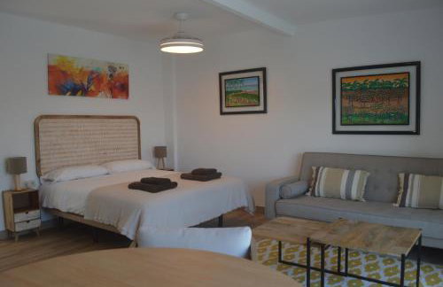 Espectacular Suite Privada a pie de playa y mar en CHALET ROQUETES - Foto 48
